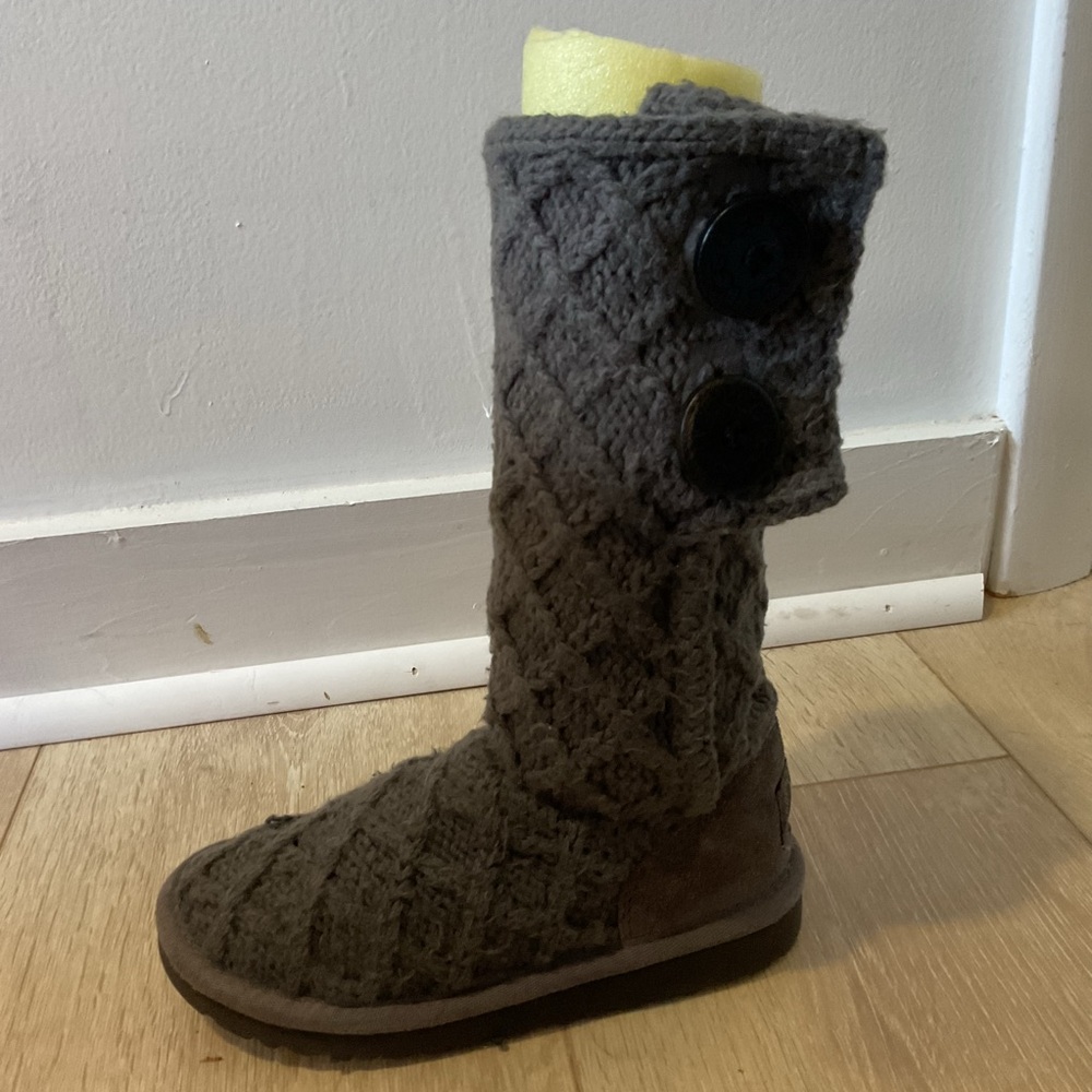 Girls UGG Cardy gray knit boots 1 tall